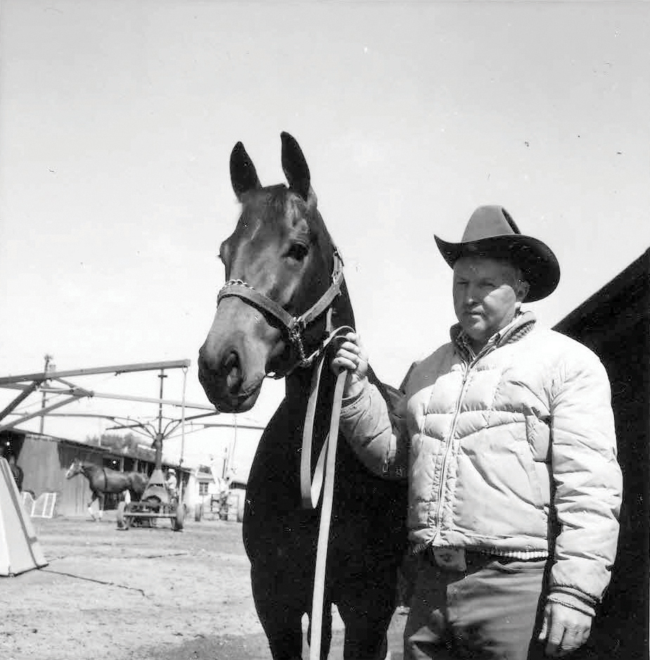 Charger Bar with Wayne Charlton breeder and trainer